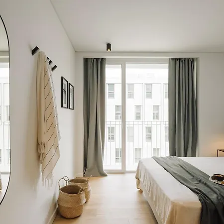 Figueira - 2 Bedrooms And Pool In Areeiro 公寓 *