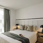 Figueira - 2 Bedrooms And Pool In Areeiro Apartment