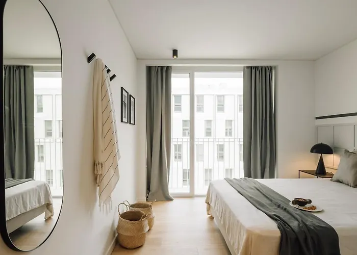 Figueira - 2 Bedrooms And Pool In Areeiro 公寓 *